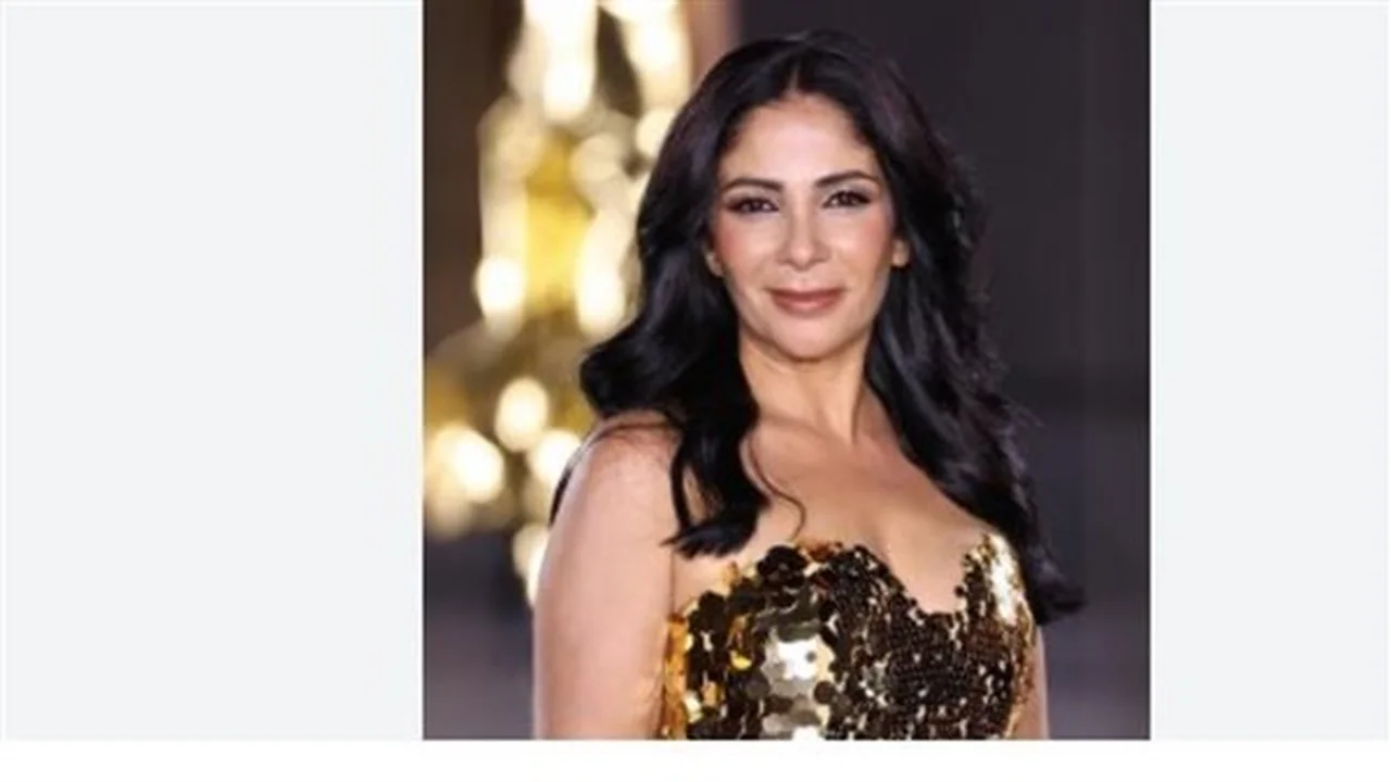 بعيداً عن الأضواء.. سر اختيار منى زكي لمسلسل طالع نازل الدرامي الجديد